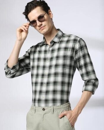 Men Checked Regular Fit Shirt with Patch Pocket